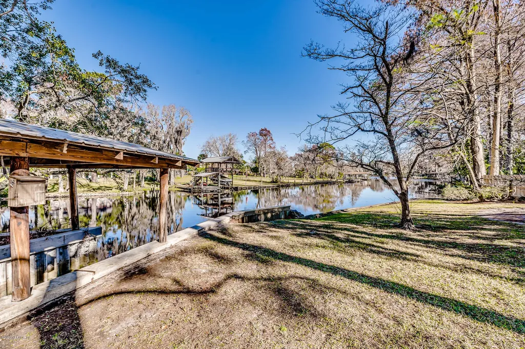 2442 Captain Court Jacksonville FL 32210