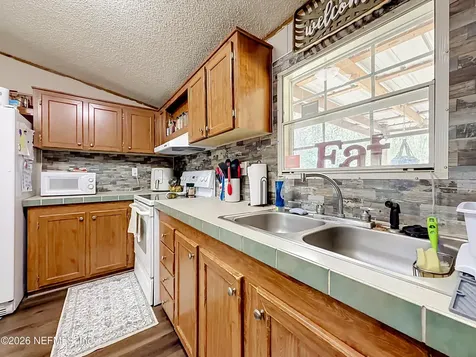 24390 NE 127th Ave Avenue Fort Mccoy FL 32134