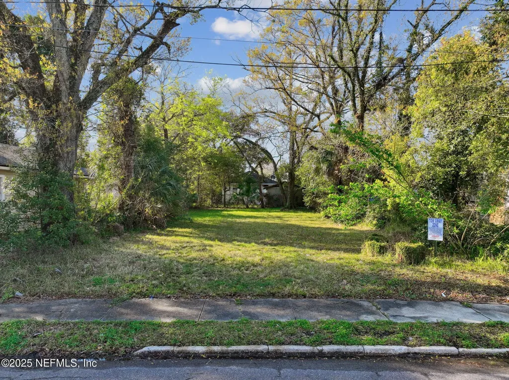1572 W 7th Street W Jacksonville FL 32209