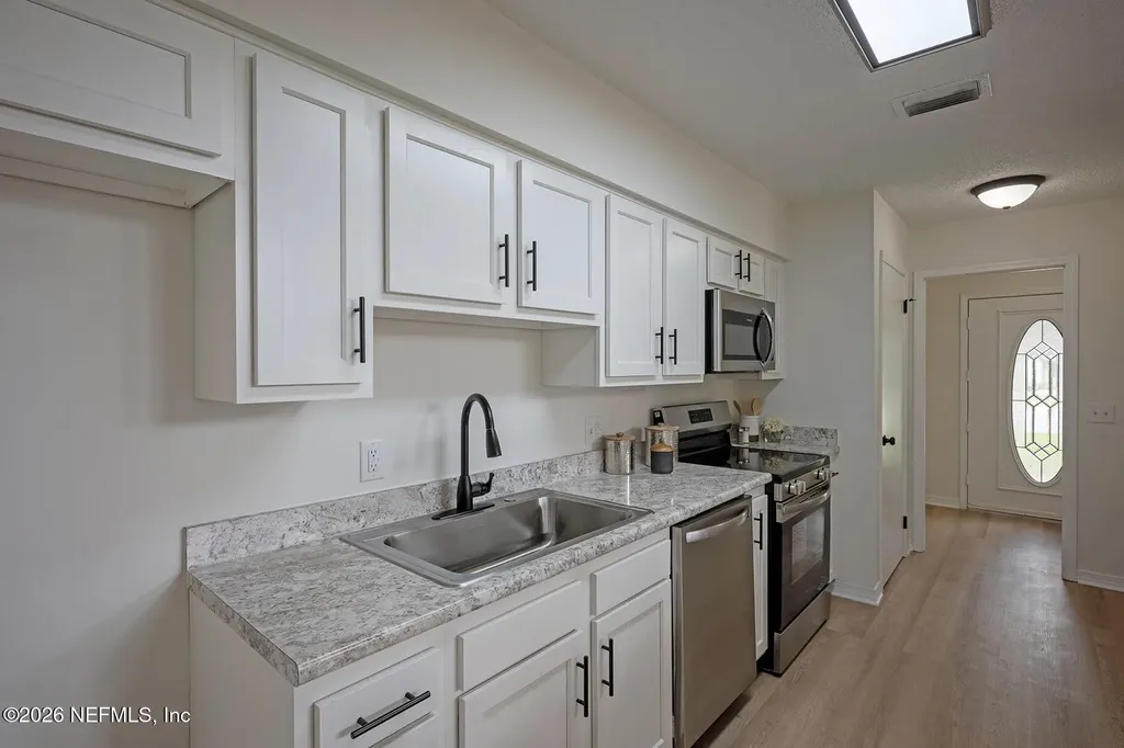 1709 Memory Lane Jacksonville FL 32210