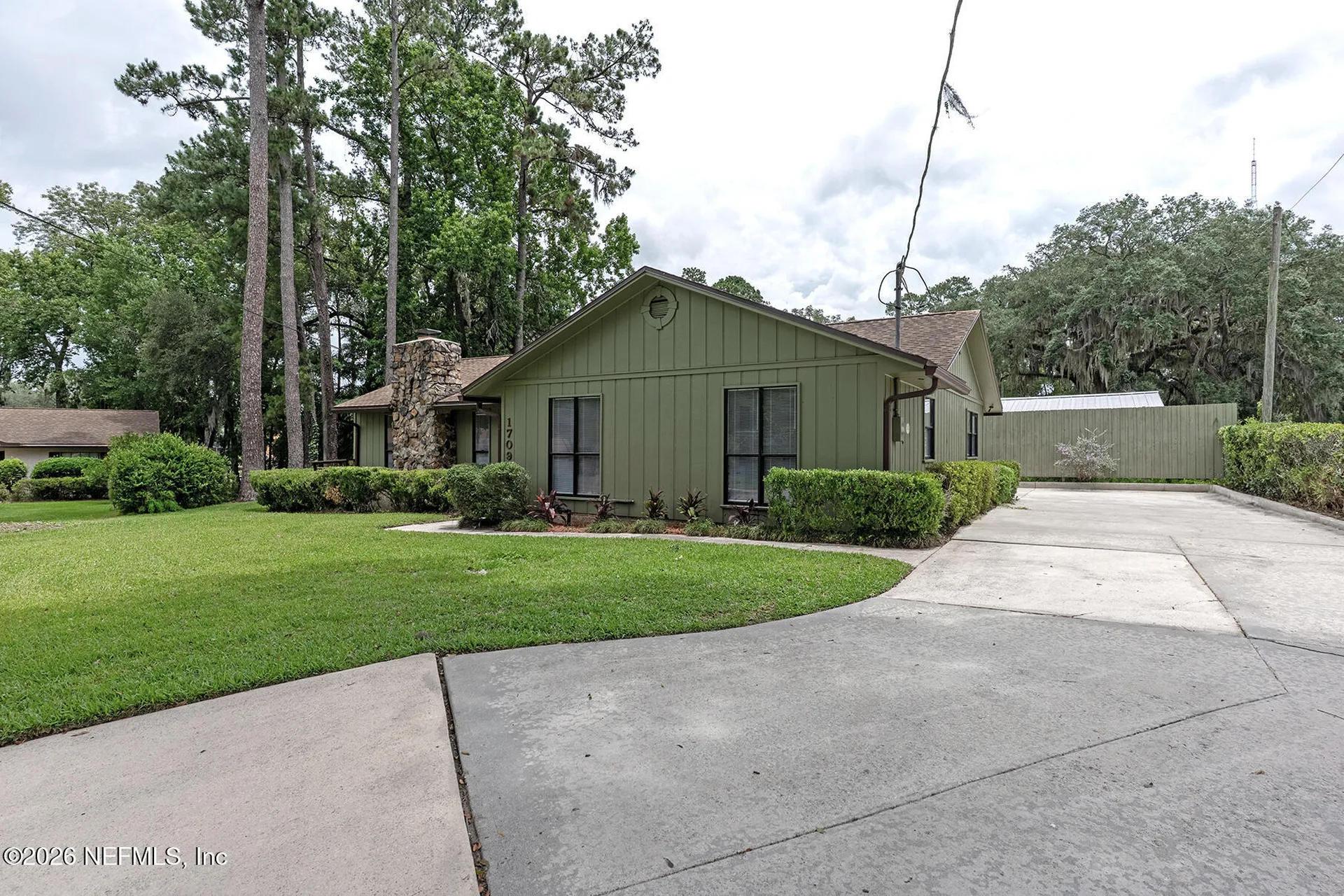 1709 Memory Lane Jacksonville FL 32210
