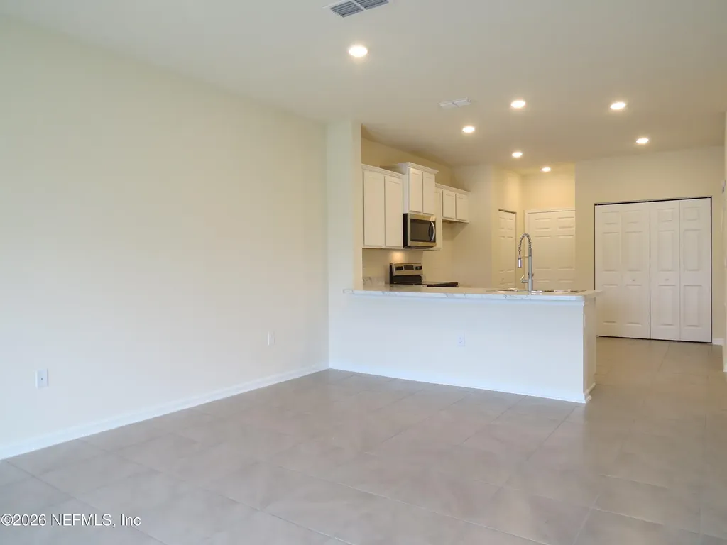 12779 Veterans Court Jacksonville FL 32218