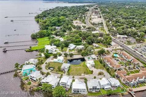 94 Yacht Club Green Cove Springs FL 32043