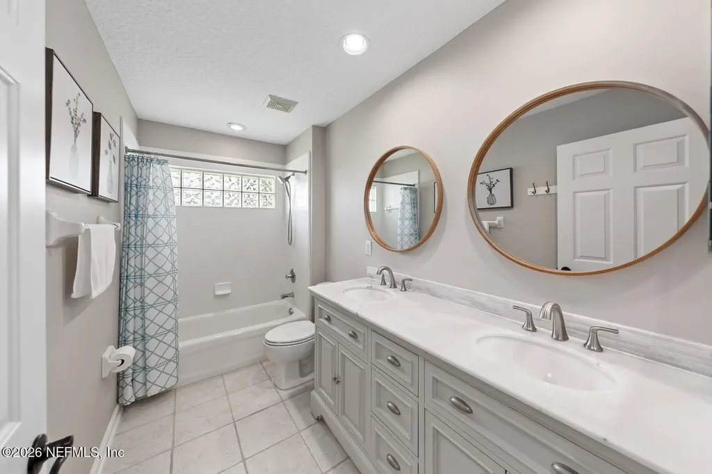 561 E Silverthorn Lane Ponte Vedra FL 32081