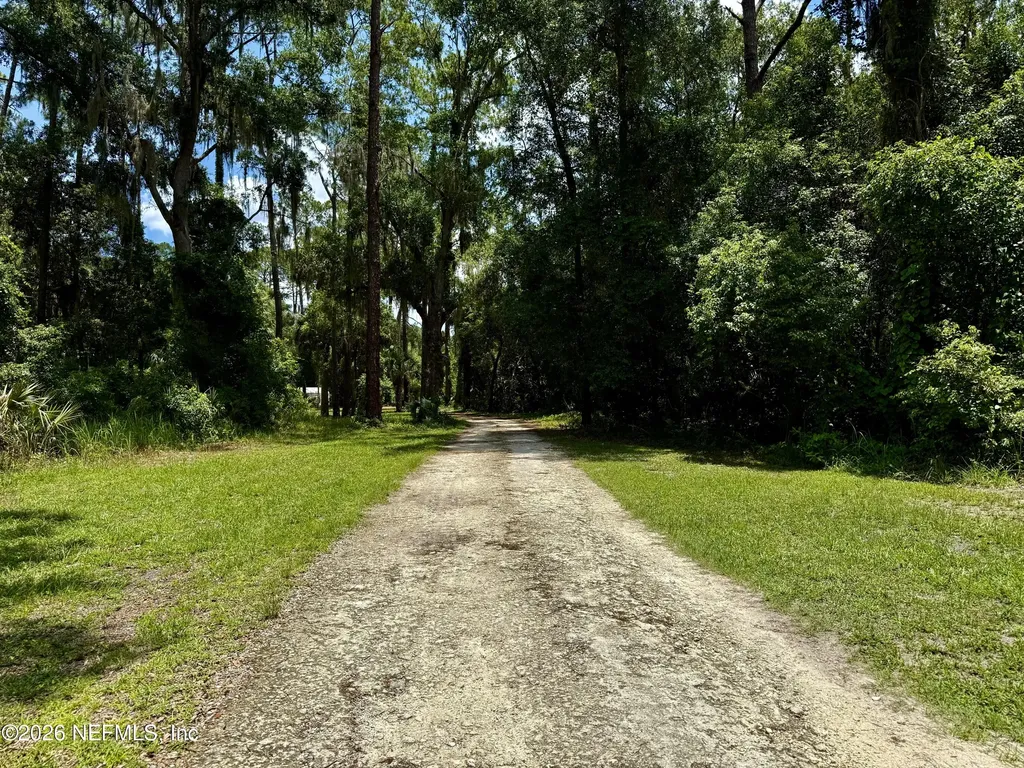 627 Walnut Street Welaka FL 32193