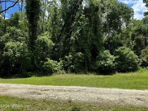627 Walnut Street Welaka FL 32193