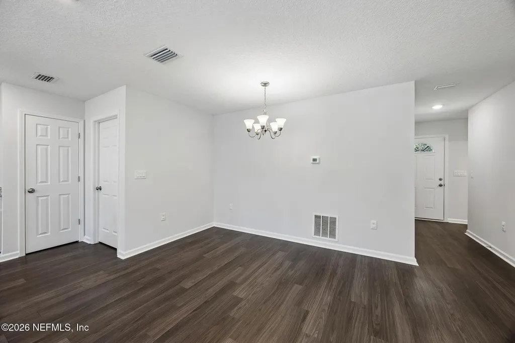 8064 Noroad Jacksonville FL 32210
