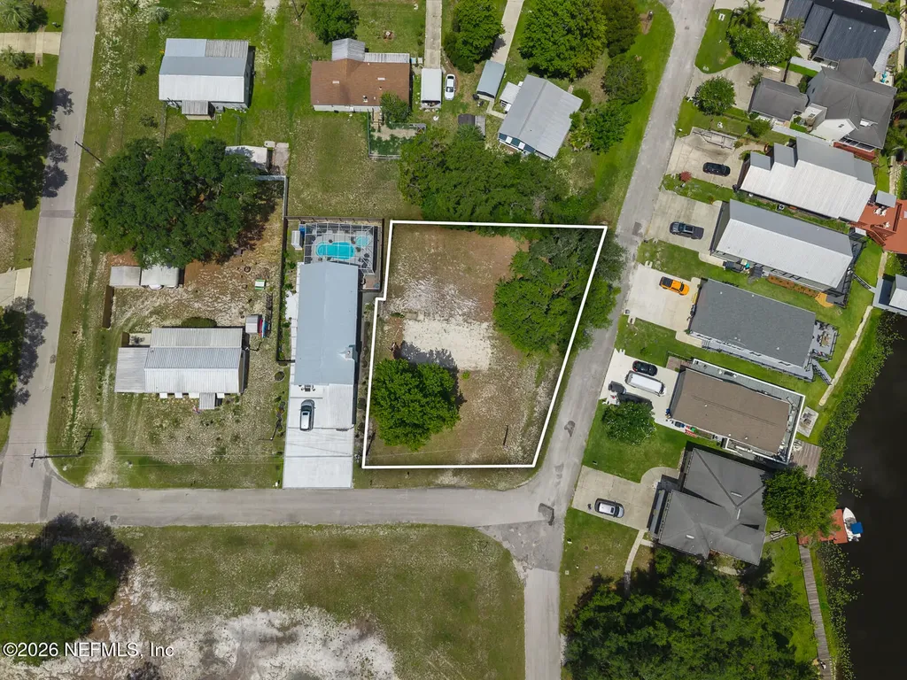 1305 2nd Avenue Welaka FL 32189