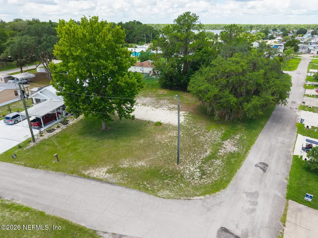 1305 2nd Avenue Welaka FL 32189