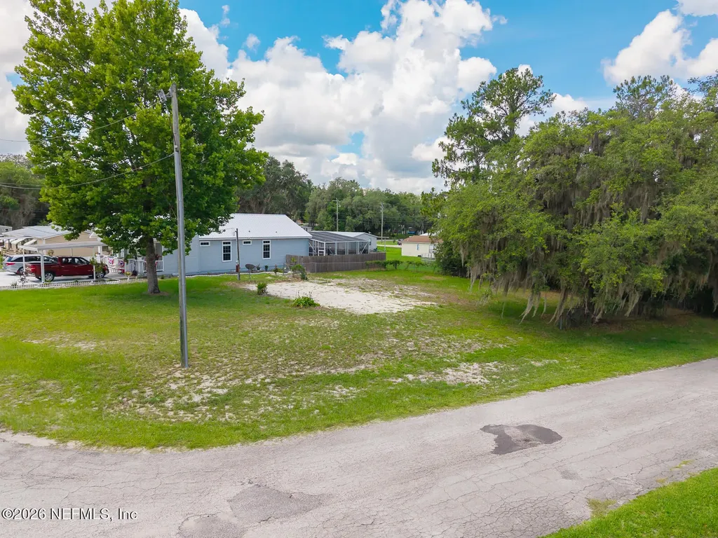1305 2nd Avenue Welaka FL 32189