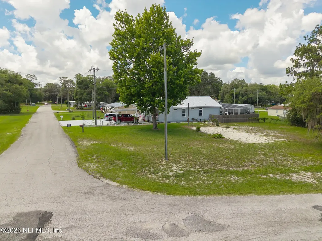 1305 2nd Avenue Welaka FL 32189