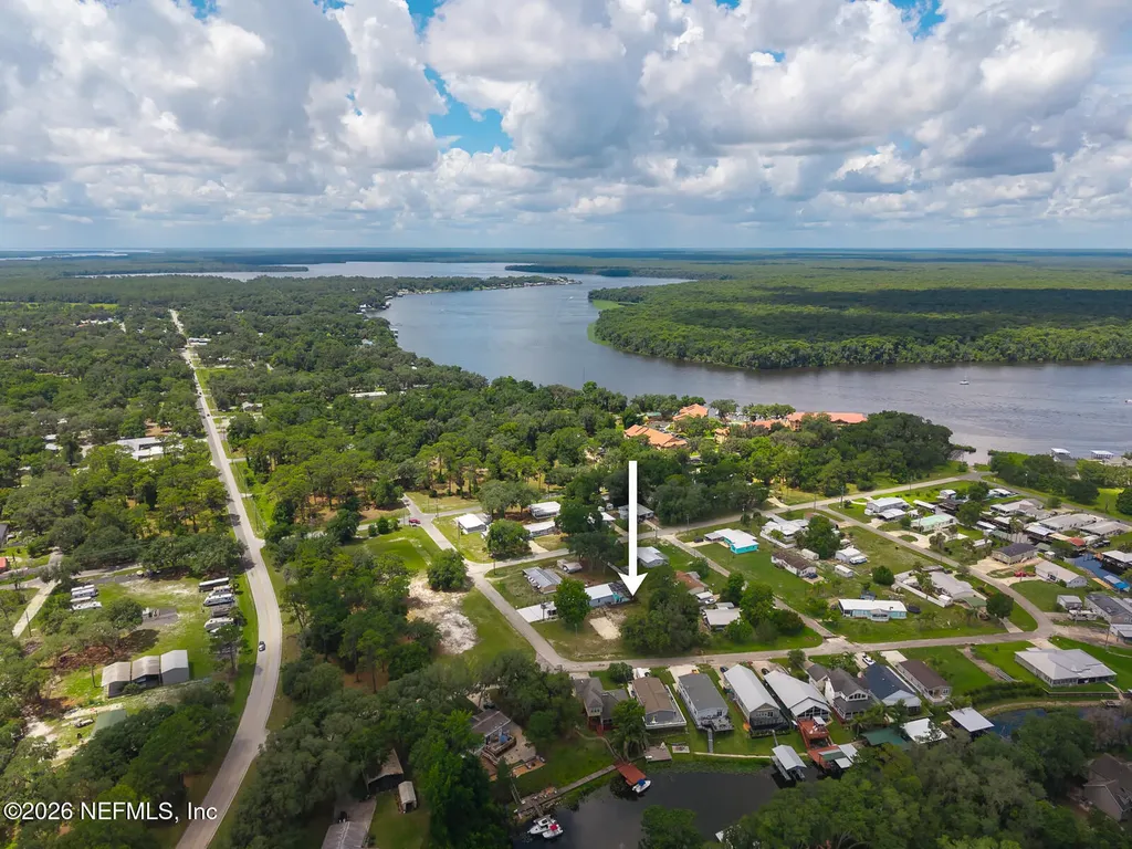 1305 2nd Avenue Welaka FL 32189