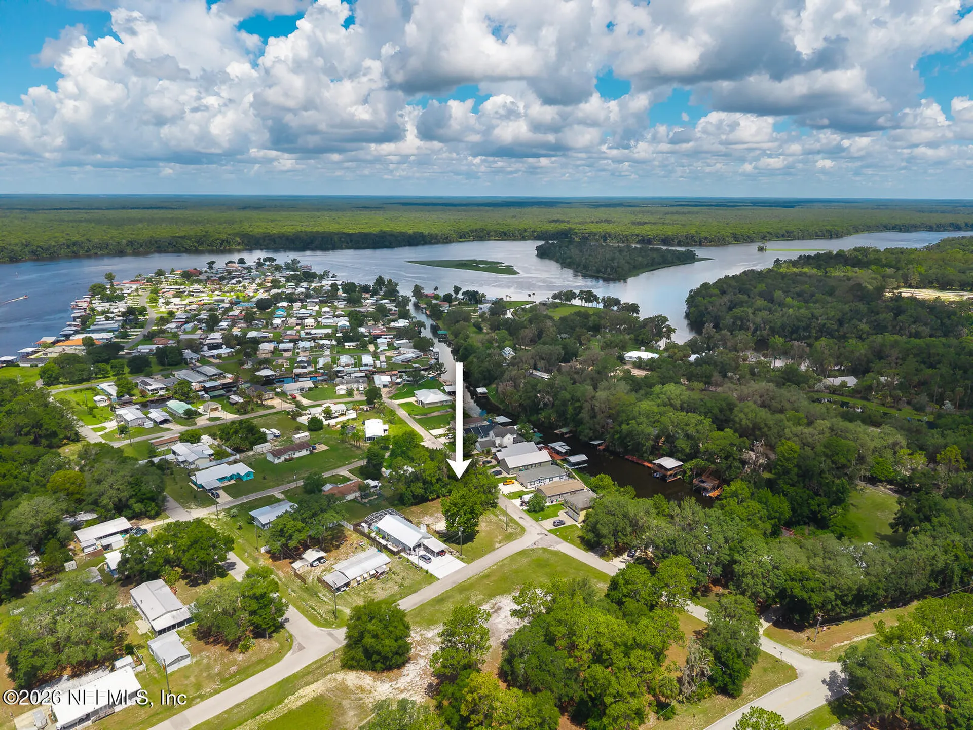 1305 2nd Avenue Welaka FL 32189