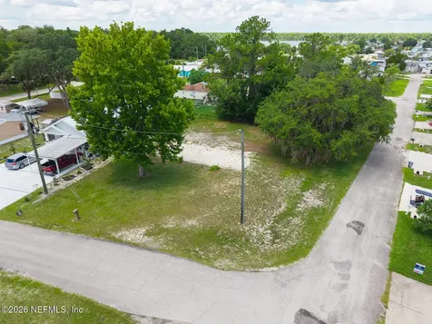 1305 2nd Avenue Welaka FL 32189