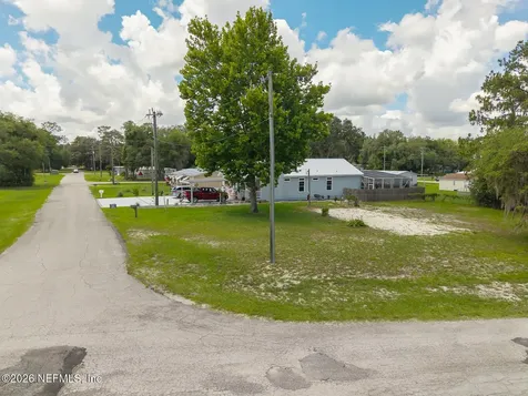 1305 2nd Avenue Welaka FL 32189