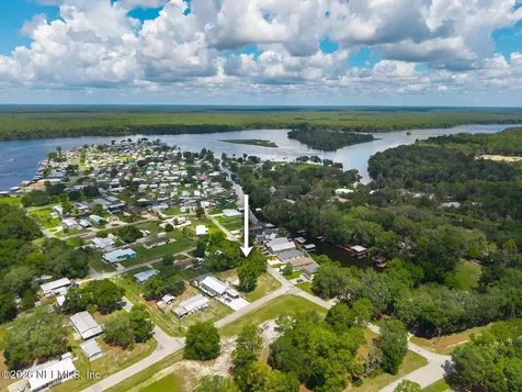 1305 2nd Avenue Welaka FL 32189