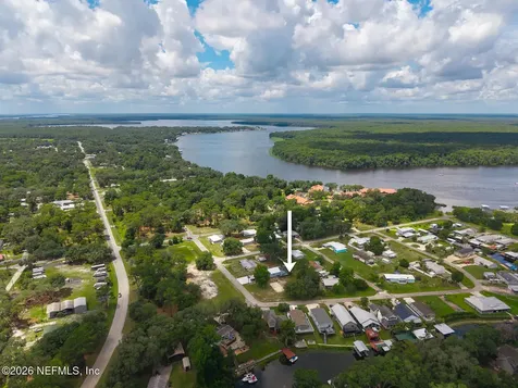1305 2nd Avenue Welaka FL 32189