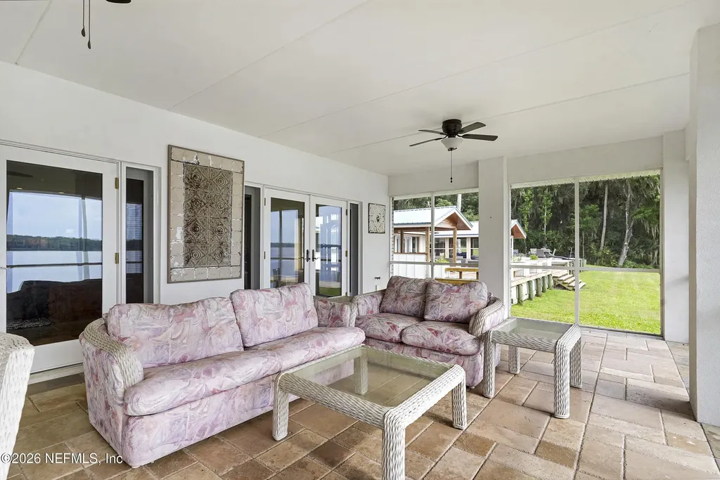 703 Front Street Welaka FL 32189