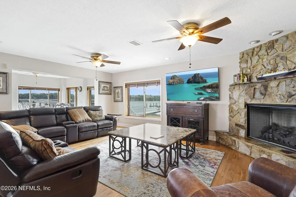 703 Front Street Welaka FL 32189