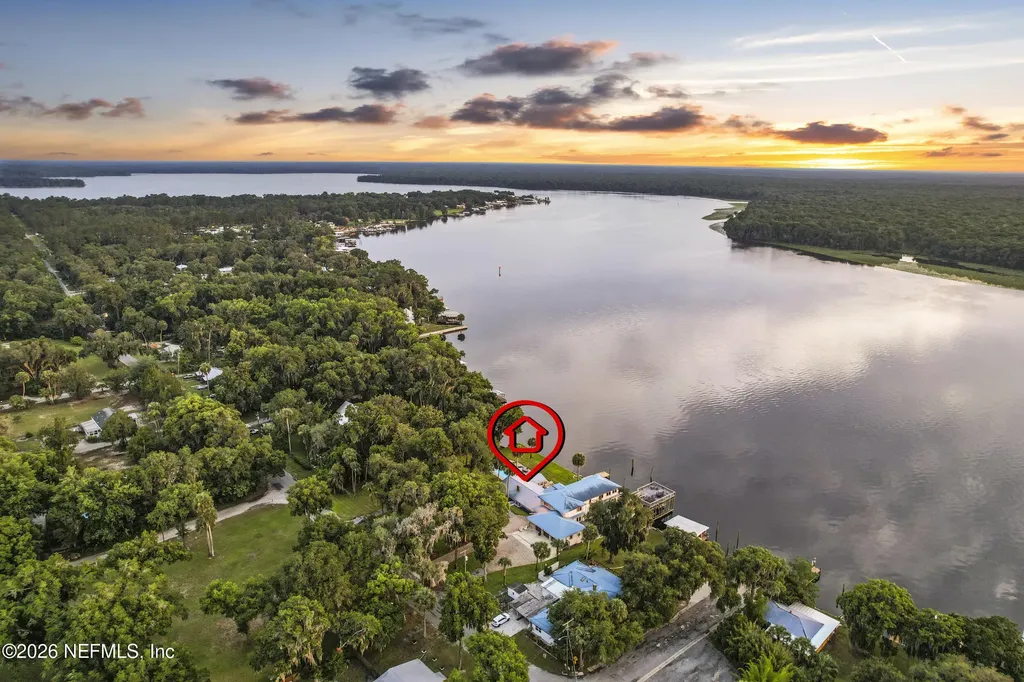 703 Front Street Welaka FL 32189