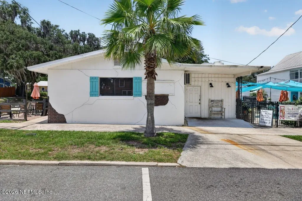 2 N Park Street Crescent City FL 32112