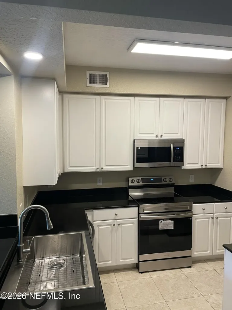 8539 Gate Parkway Jacksonville FL 32216
