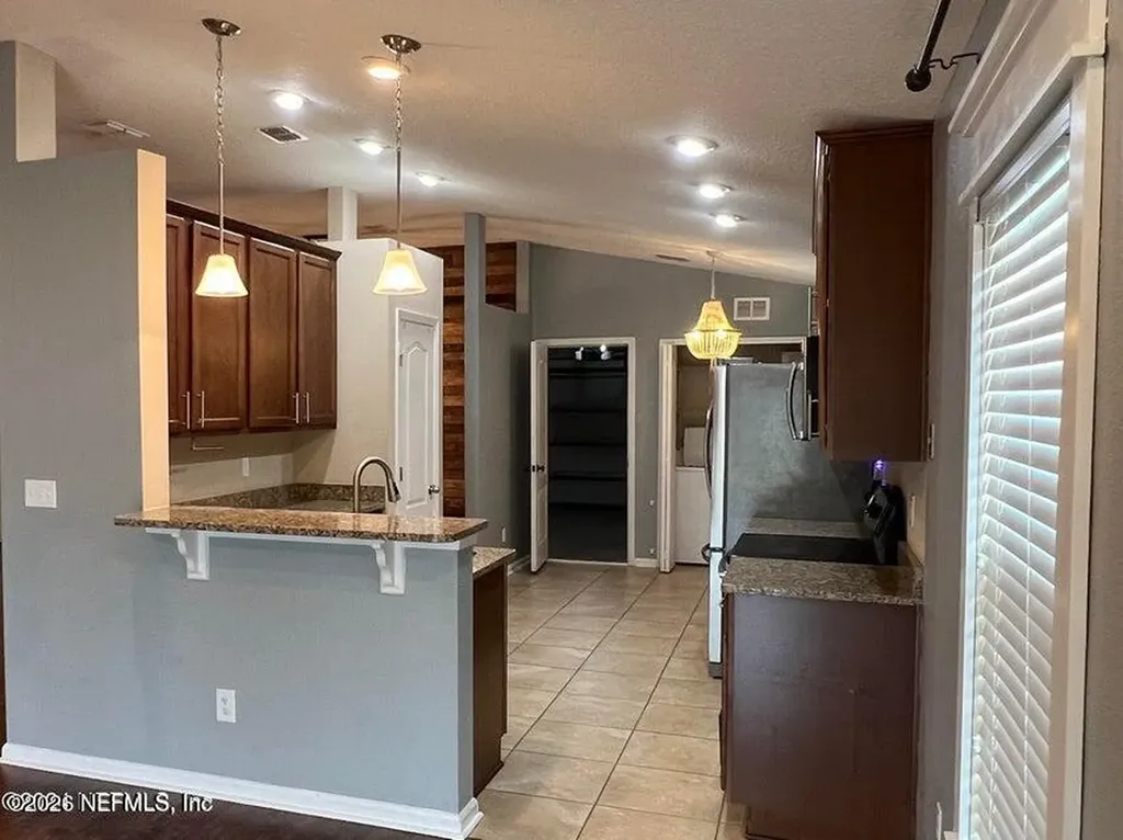 4198 Victoria Lakes Drive W Jacksonville FL 32226