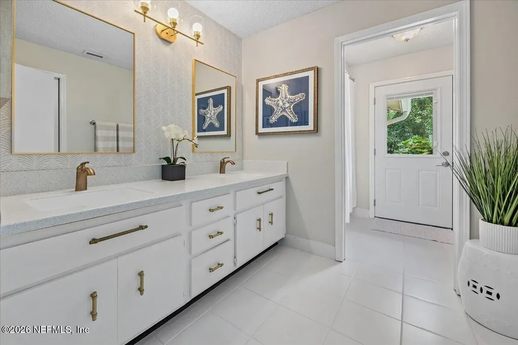 8176 Blue Jay Lane Jacksonville FL 32256