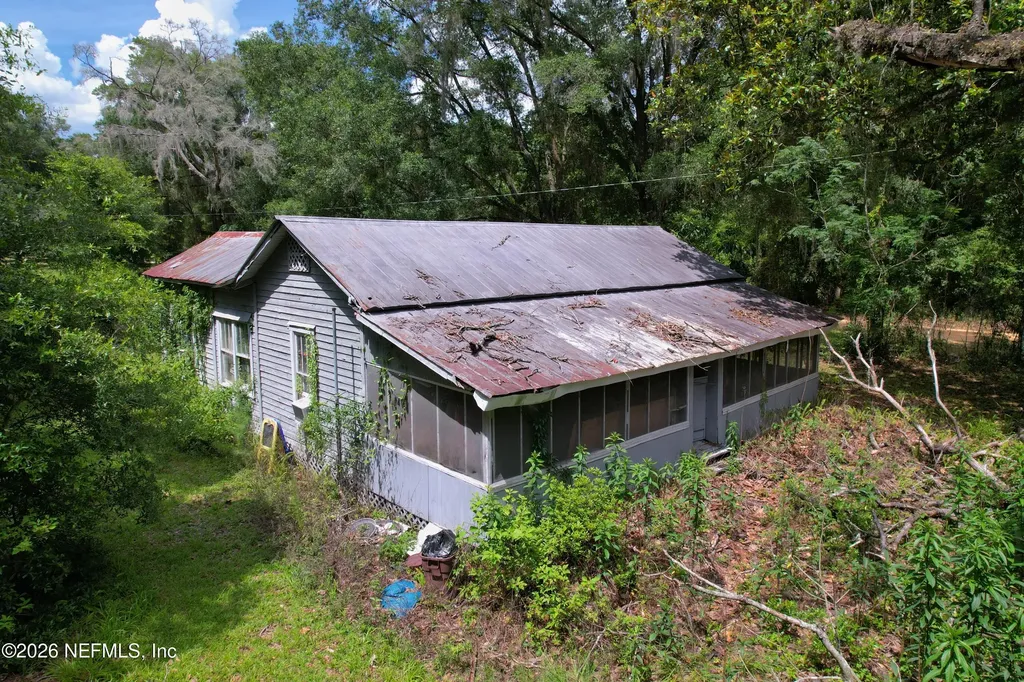 111 Savel Road Florahome FL 32140