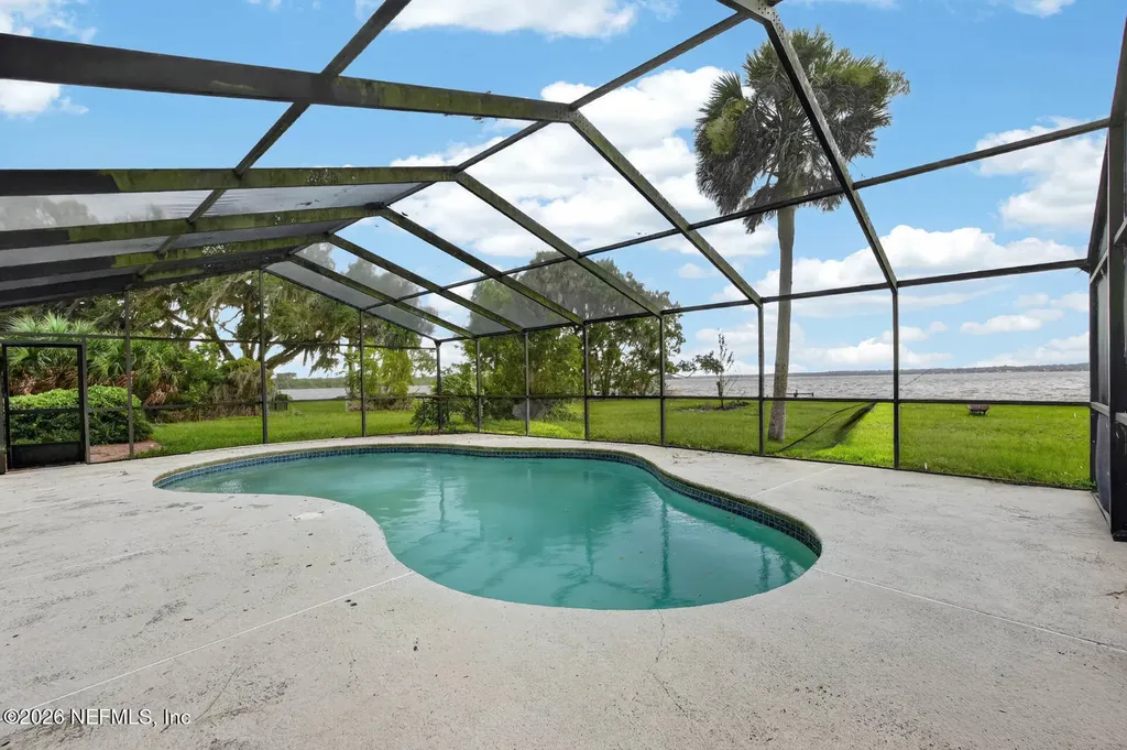 157 W Grandview Drive East Palatka FL 32131