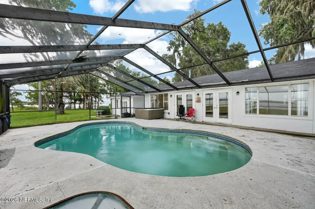 157 W Grandview Drive East Palatka FL 32131