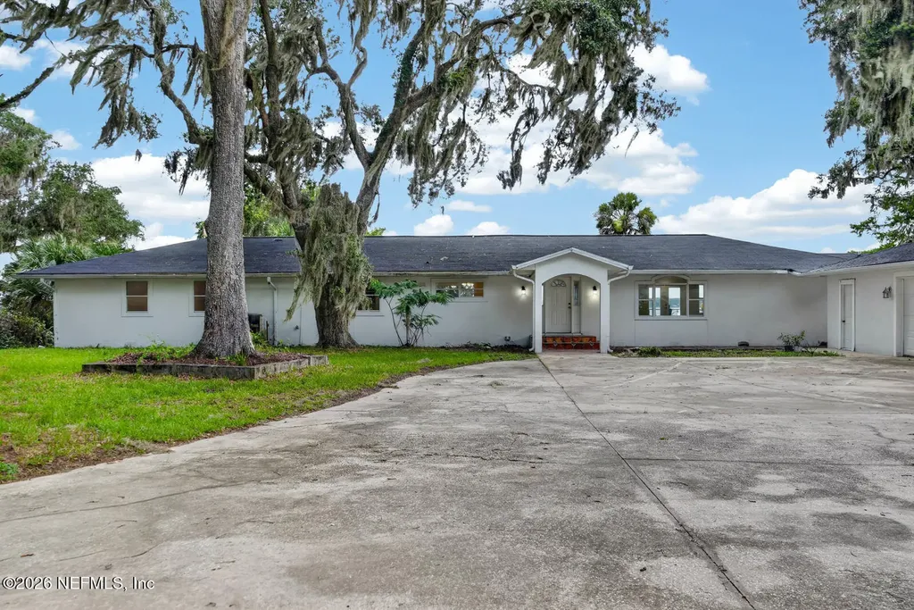 157 W Grandview Drive East Palatka FL 32131