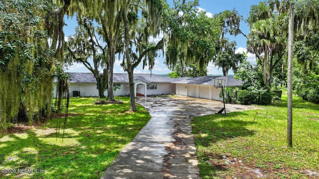 157 W Grandview Drive East Palatka FL 32131