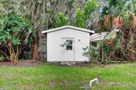157 W Grandview Drive East Palatka FL 32131