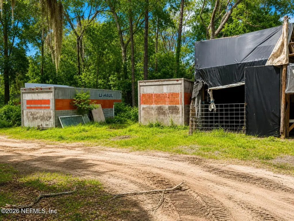 738 S Highway 17 San Mateo FL 32187