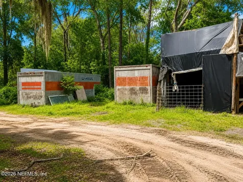 738 S Highway 17 San Mateo FL 32187