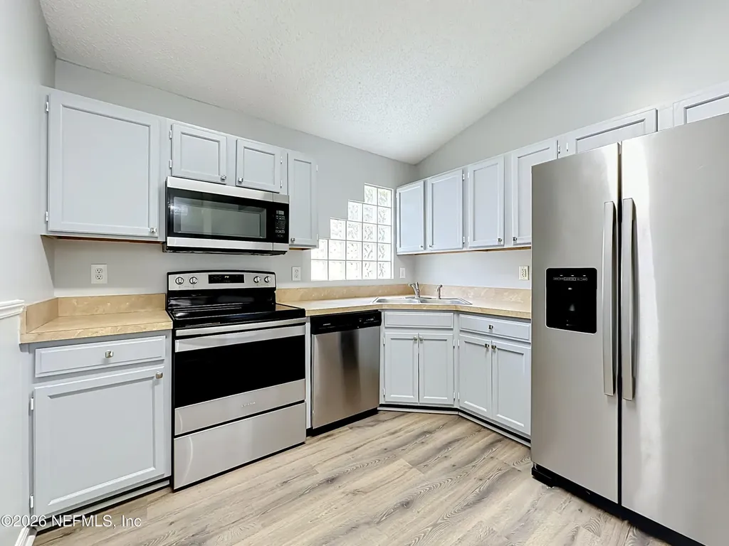 10721 Meadowlea Drive Jacksonville FL 32218