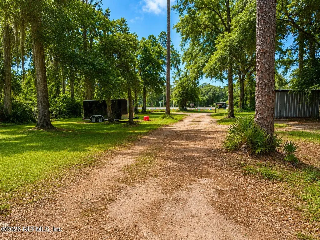 738 S Highway 17 San Mateo FL 32187