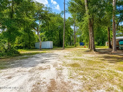 738 S Highway 17 San Mateo FL 32187