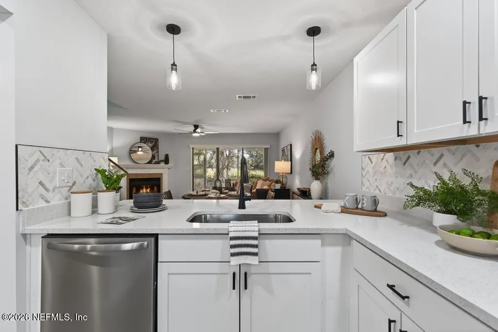 7701 Baymeadows Circle W Jacksonville FL 32256