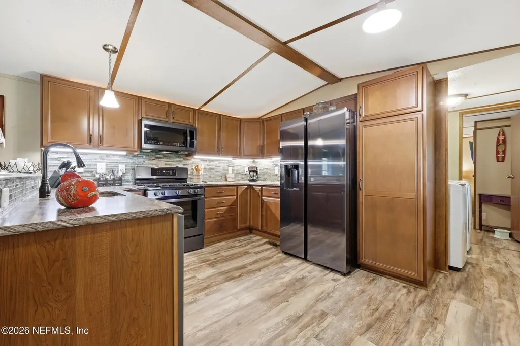 101 Waterway Avenue Satsuma FL 32189