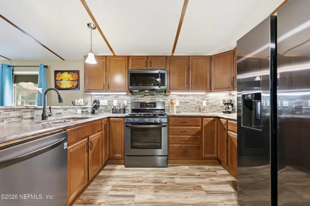 101 Waterway Avenue Satsuma FL 32189
