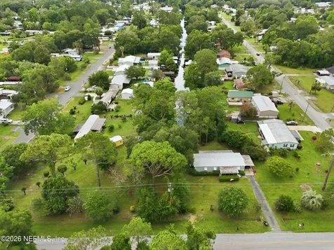 101 Waterway Avenue Satsuma FL 32189