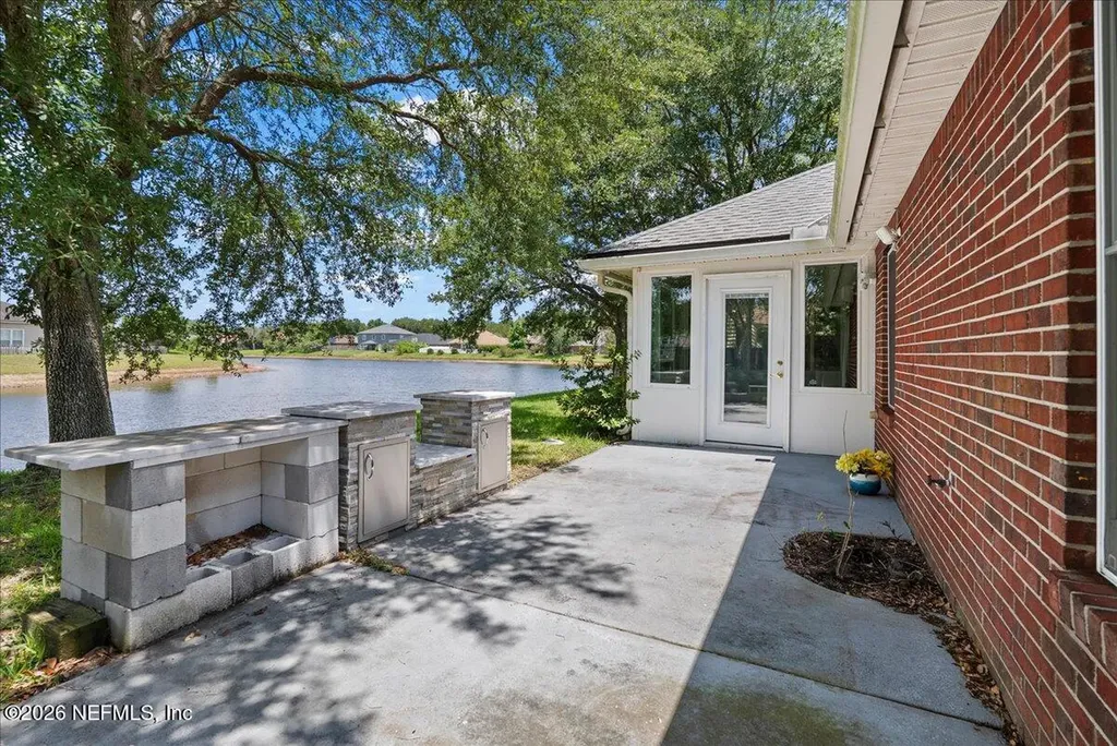 7366 Hawks Cliff Drive W Jacksonville FL 32222
