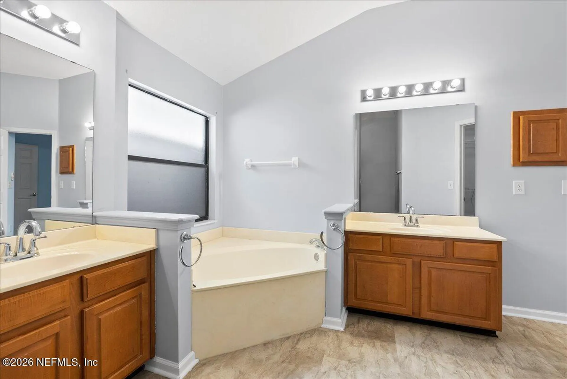 7366 Hawks Cliff Drive W Jacksonville FL 32222