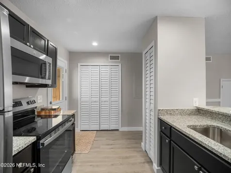 67 W 8th Street Atlantic Beach FL 32233