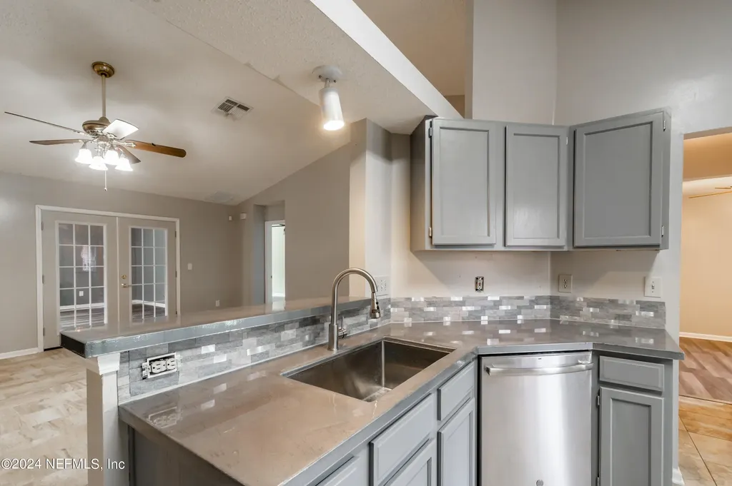 1736 Daytona Lane Jacksonville FL 32218