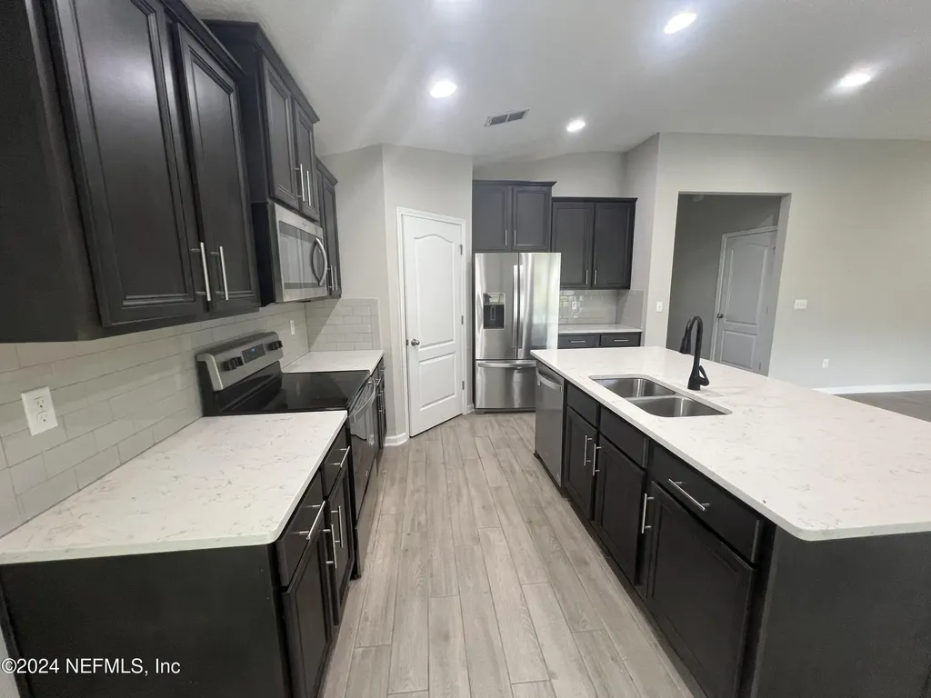 494 Northside Drive S Jacksonville FL 32218