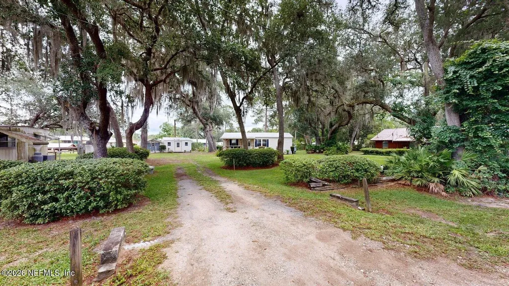 142 Waterside Avenue Satsuma FL 32189