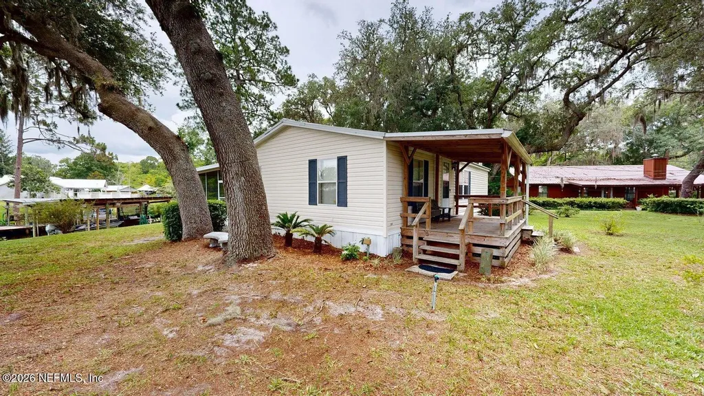 142 Waterside Avenue Satsuma FL 32189